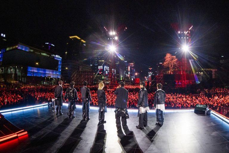 أعضاء BTS في مطار إنشون الدولي أثناء مغادرتهم إلى الولايات المتحدة، مارس 2026