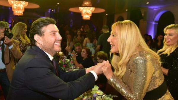 نادية الجندي توجه رسالة دعم للفنان هاني شاكر بعد وعكته الصحية