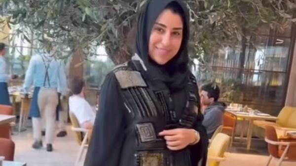 أيتن عامر بالحجاب والعباية السوداء في أحدث ظهور