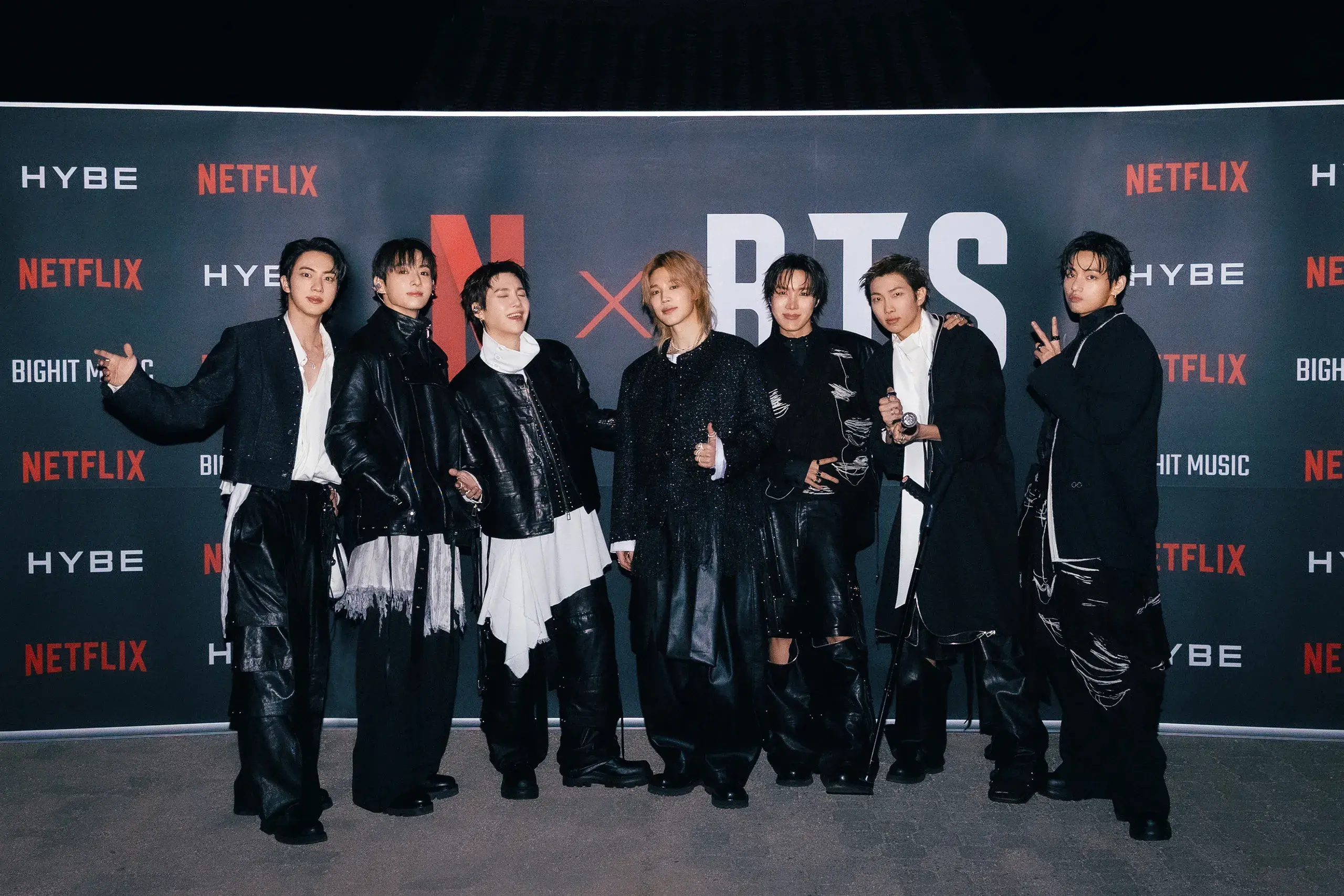 Billboard Japan، وهو إنجاز نادر يؤكد هيمنتهم على السوق الياباني—أحد أكبر أسواق الموسيقى في العالم