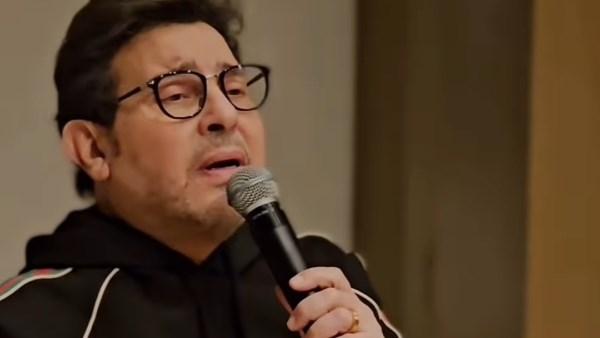 هاني شاكر خلال ظهور فني بعد تحسن حالته الصحية