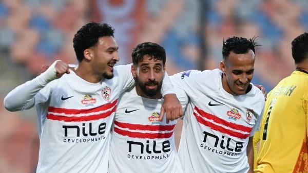 لاعبو الزمالك يحتفلون بعيد ميلاد عمرو ناصر خلال مران الفريق 