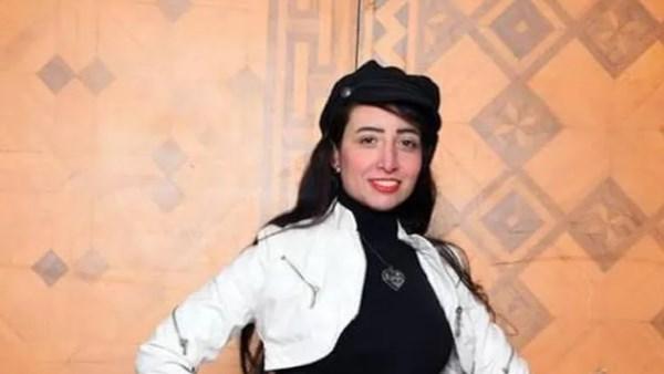الفنانة نهال القاضي أثناء إحدى أعمالها الفنية، قبل حادث السير المأساوي