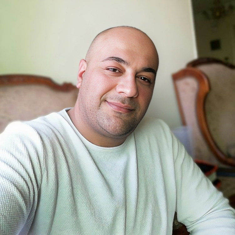Artist Mohamed Abdel Sayed announces the death of his father.