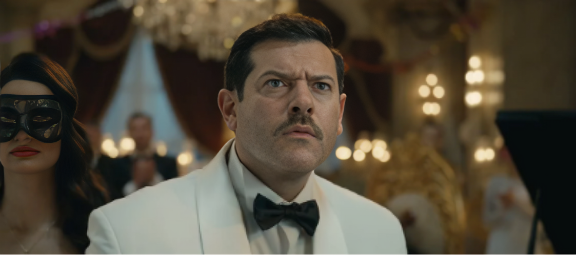 إعلان فيلم "درويش" مع عمرو يوسف في دور المحتال.
