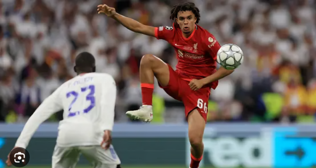 جيريمي فريمبونج في مباراة مع باير ليفركوزن.
