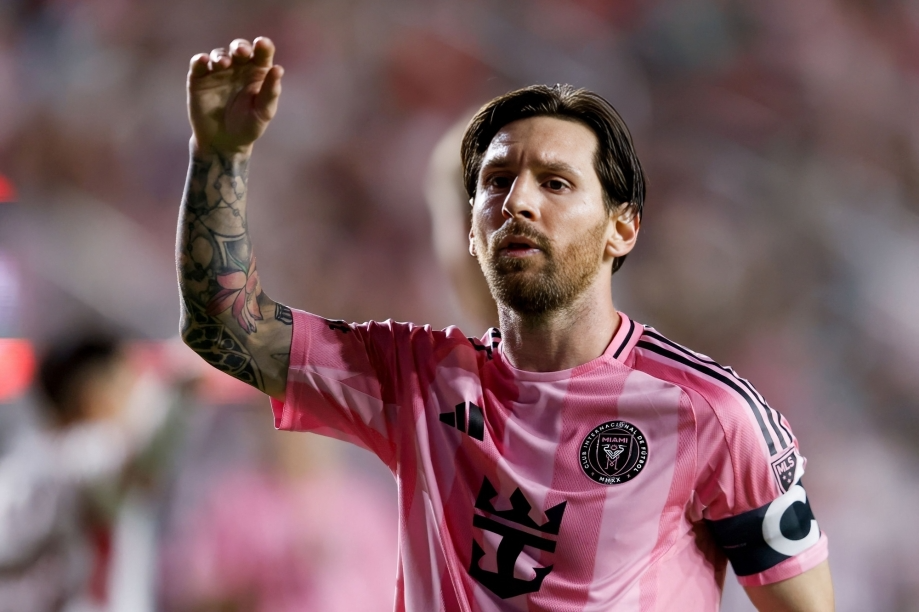 مفاوضات السعودية مع ميسي للانتقال إلى دوري روشن السعودي.