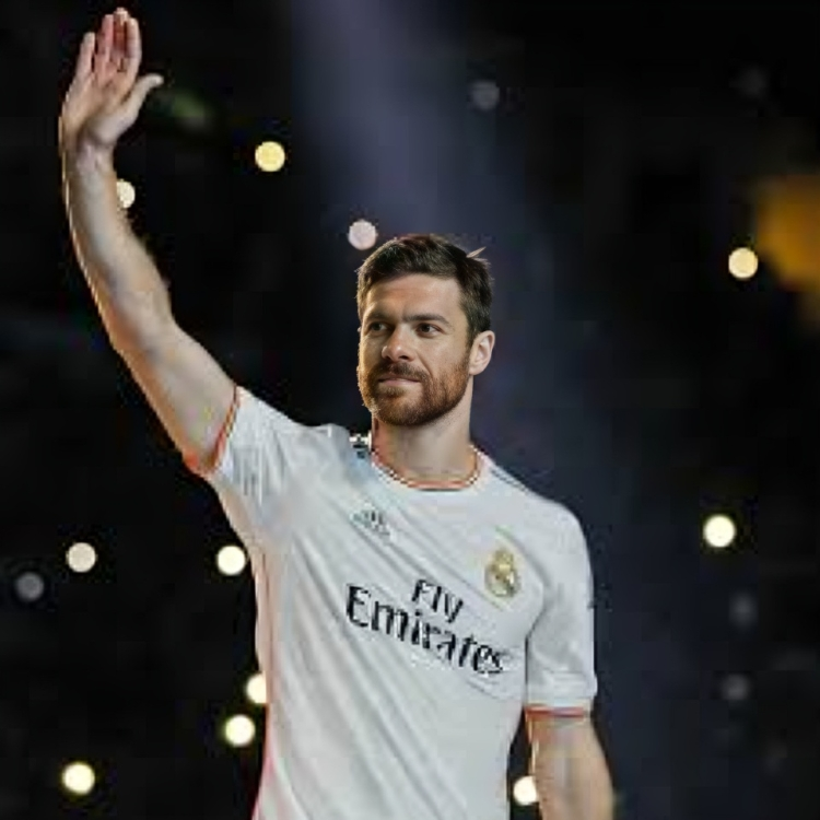 تشابي ألونسو خلال مؤتمر تقديمه كمدرب ريال مدريد.