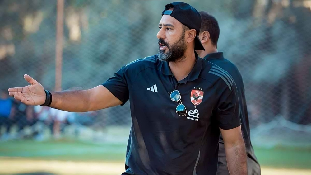 محمد شوقي مدرب الأهلي السابق خلال مباراة للفريق