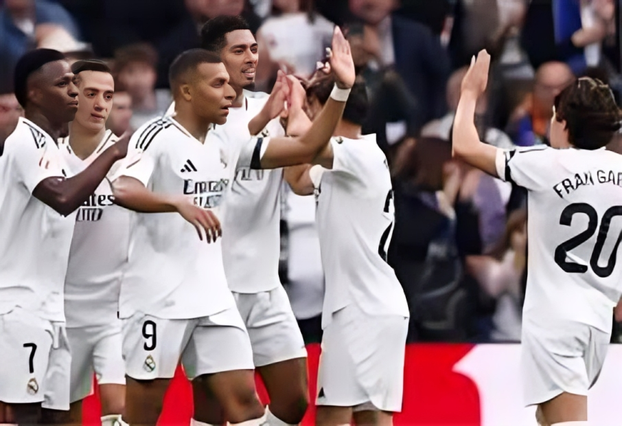 احتفال لاعبي ريال مدريد بعد هدف الفوز أمام مايوركا.
