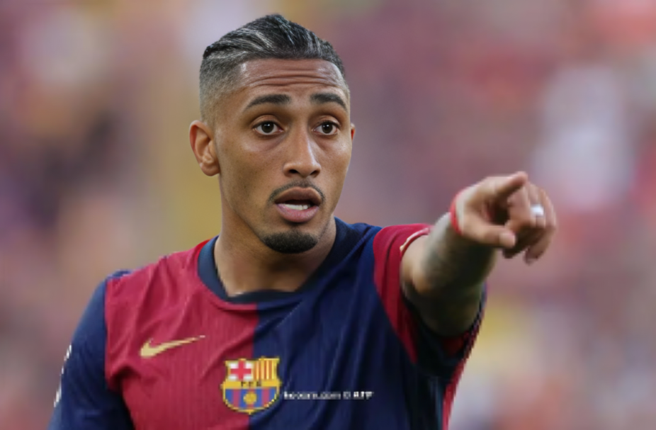 رافينيا لاعب برشلونة خلال مباراة الكلاسيكو ضد ريال مدريد