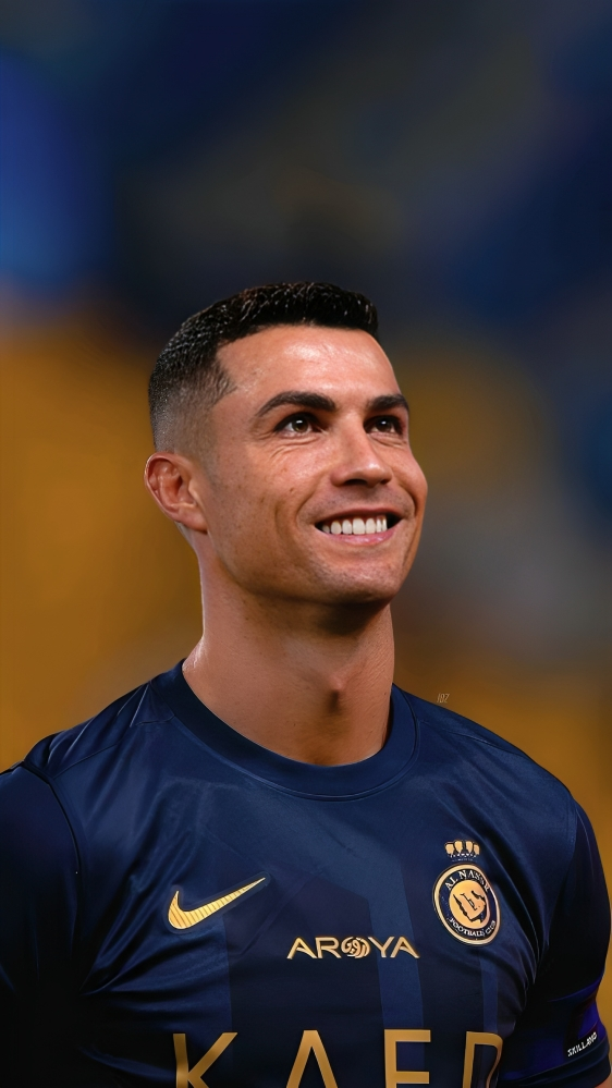 كريستيانو رونالدو مع شعار نادي الوداد الرياضي.