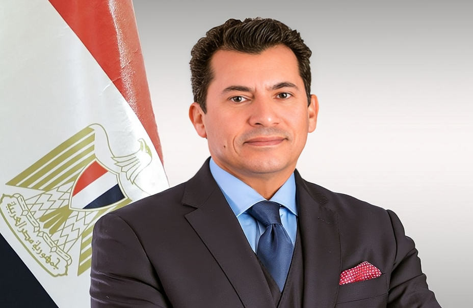 وزير الشباب والرياضة يهنئ منتخب الشباب بعد التأهل لكأس العالم.