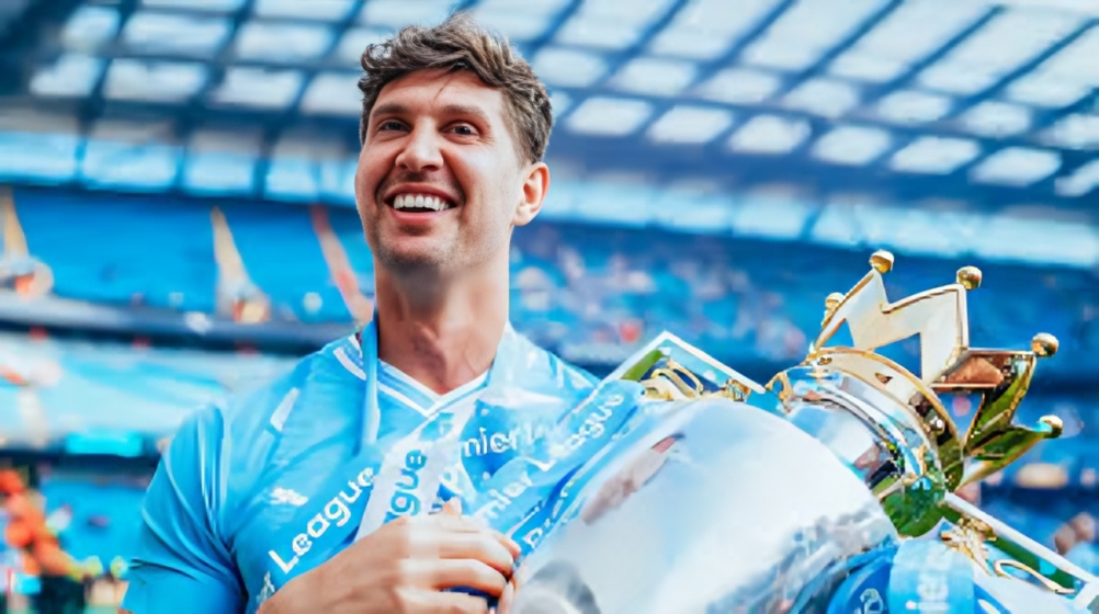 جون ستونز لاعب مانشستر سيتي.