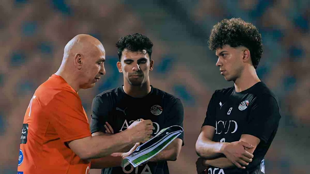 إمام عاشور لاعب النادي الأهلي خلال تدريب منتخب مصر.