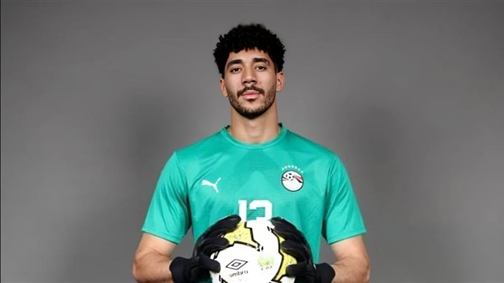 محمد سيحا يوقع عقده مع الأهلي.