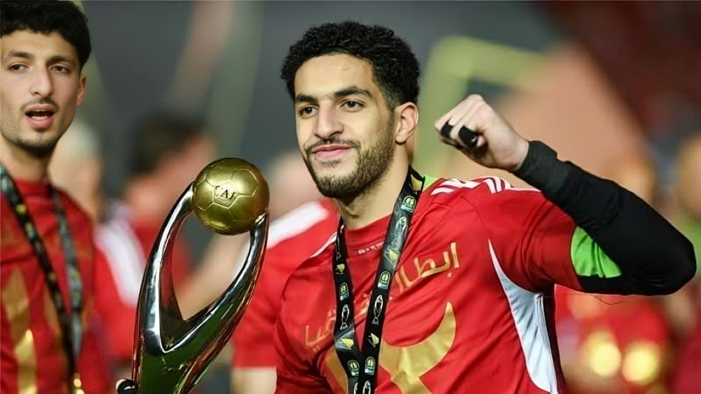 مصطفى شوبير حارس مرمى الأهلي في حراسة المرمى.