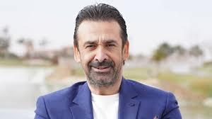 كريم عبد العزيز بطل فيلم المشروع X في مشهد مثير.