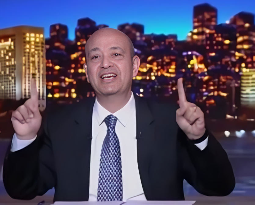 عمرو أديب يعلق على إعلان الأهلي المثير للجدل.