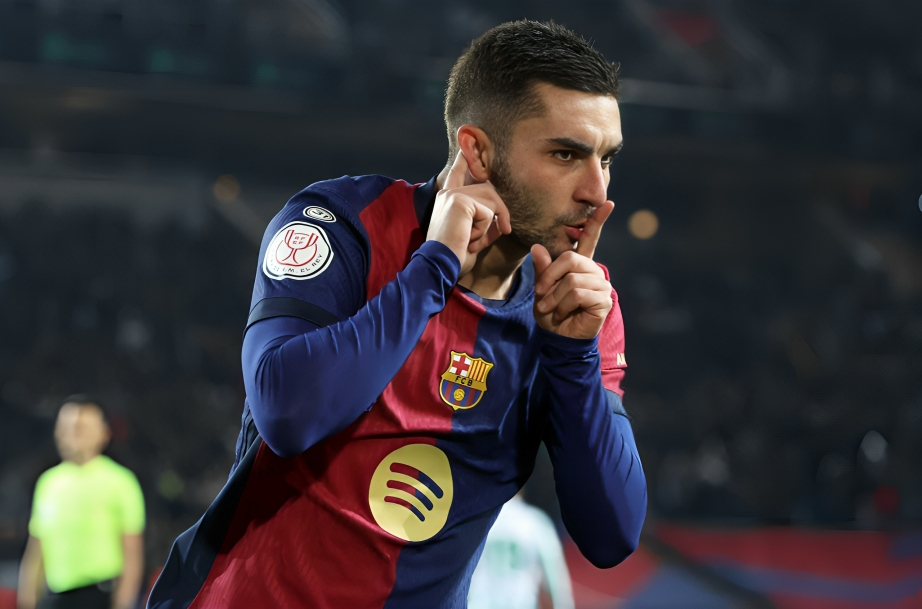 فيران توريس في تدريبات برشلونة استعدادًا لمباراة الكلاسيكو ضد ريال مدريد.