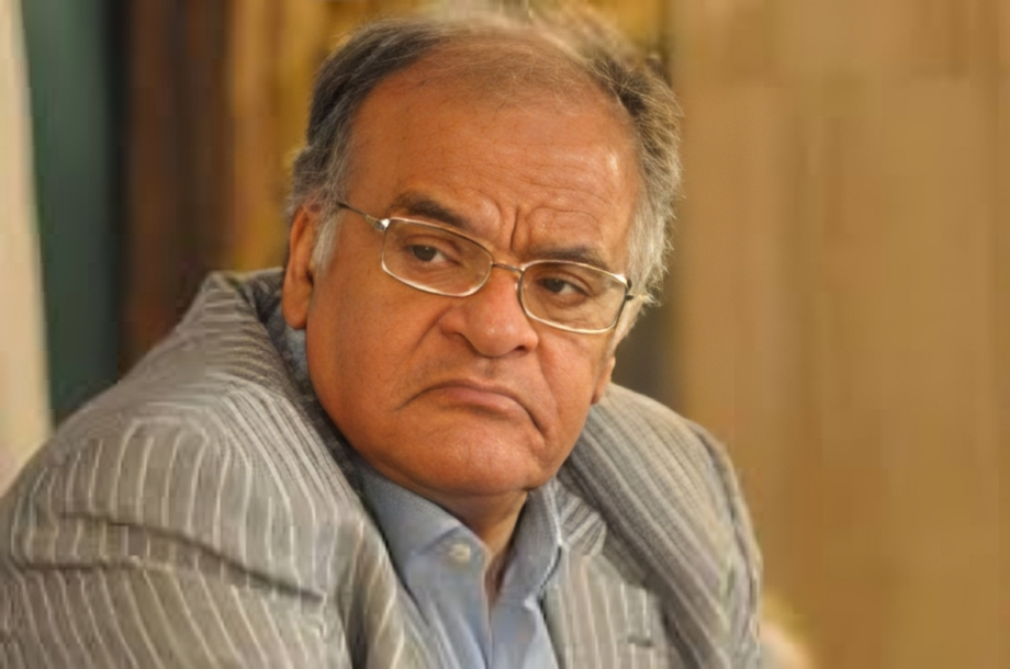 المدرب توني بيوليس خلال زيارته لنادي الزمالك برفقة ممدوح عباس.