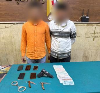 ضبط شابين ينتحلان صفة رجال شرطة للنصب في النزهة