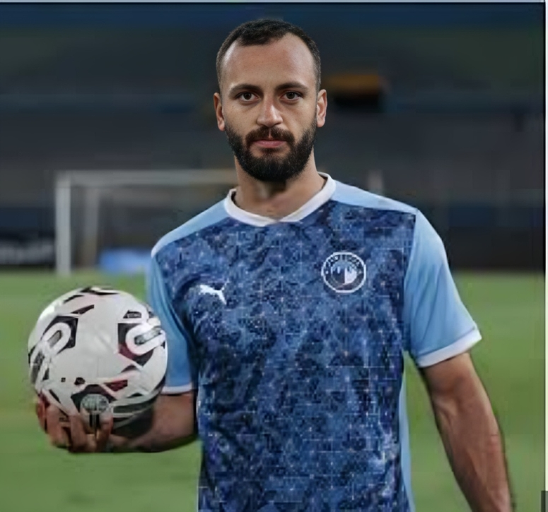 مروان حمدي يتحدث عن مباراة بيراميدز وصن داونز.