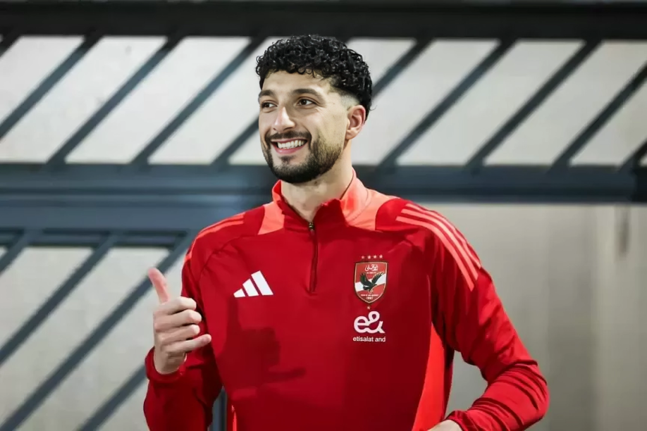 وسام أبو علي لاعب الأهلي مصاب بالكاحل.