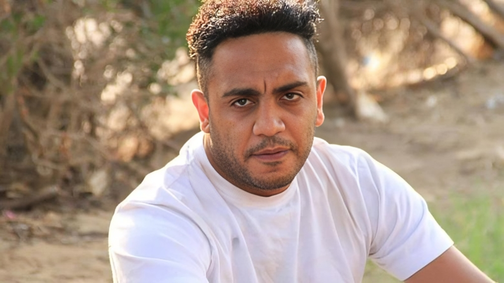أوس أوس يطلب الدعاء لوالدته بالمستشفى