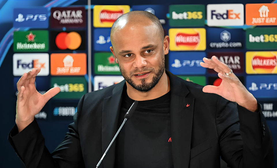 كومباني يحتفل بتتويج بايرن ميونخ بالدوري الألماني