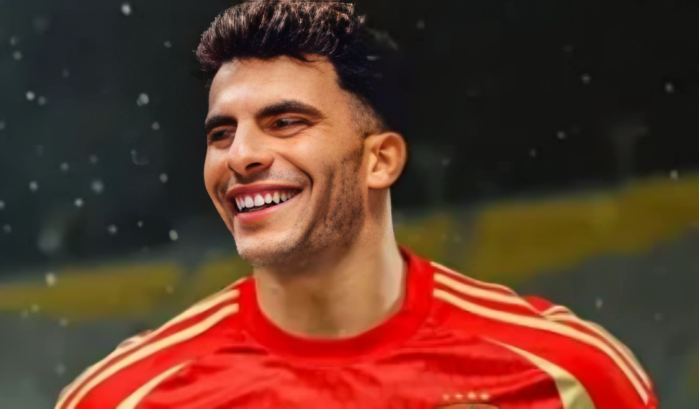 أحمد سيد زيزو في إعلان الأهلي الأول.