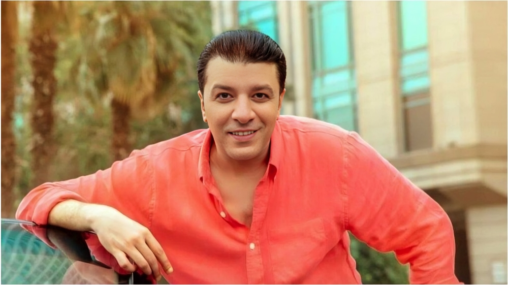 مصطفى كامل يروج لألبومه الجديد "قولولي مبروك".