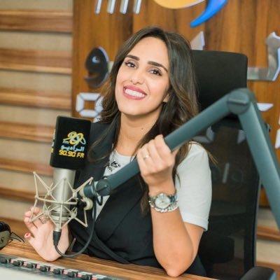 فاطمة مصطفى أثناء تقديم برنامج "الراديو بيضحك" على راديو 9090.