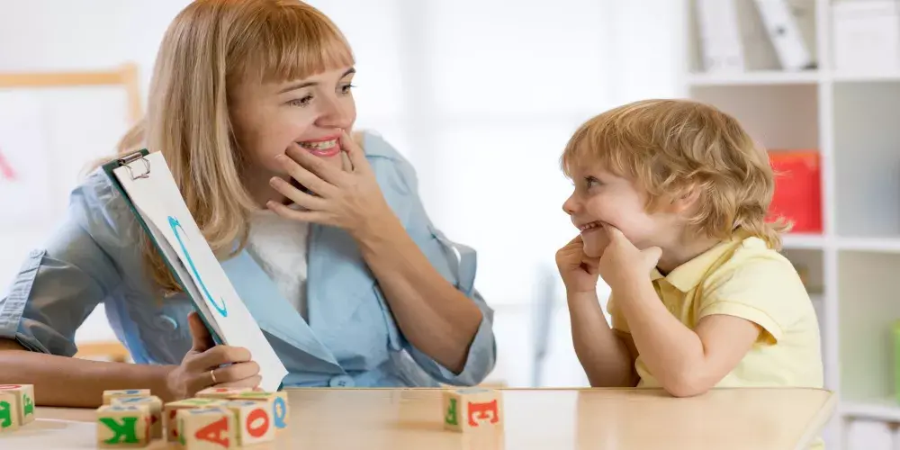 علاج تأخر النطق والكلام