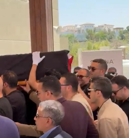 وصول جثمان أمير الغناء العربي هاني شاكر إلى مسجد أبو شقة استعدادًا لصلاة الجنازة