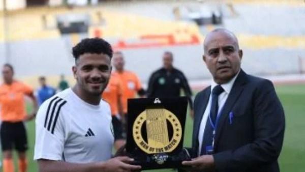 رشاد المتولي لاعب مودرن سبورت يتوج بجائزة رجل مباراة فاركو