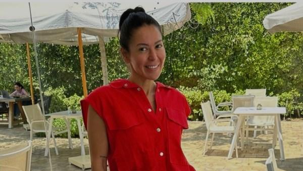 لقاء الخميسي طفلة مع والدها في صورة عائلية نادرة من طفولتها