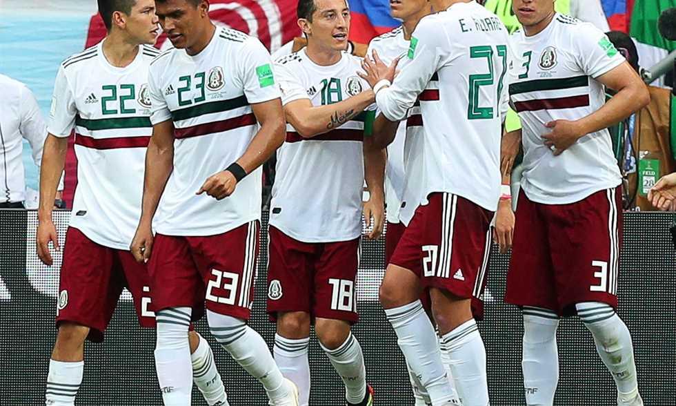 جييرمو أوتشوا حارس منتخب المكسيك في معسكر الإعداد لكأس العالم