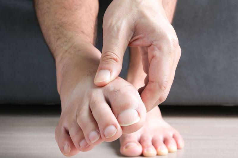 طبيب يشرح آلية عمل دواء جديد لمواجهة نوبات النقرس الحادة