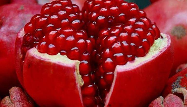 فوائد تناول الرمان يوميًا لصحة الجسم والبشرة والقلب