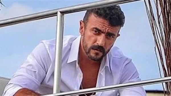 أحمد العوضي يدعم الفنانة رحمة محسن بعد فوزها بجائزة ذا بيست – لحظة تفاعل أثارت اهتمام الجمهور.