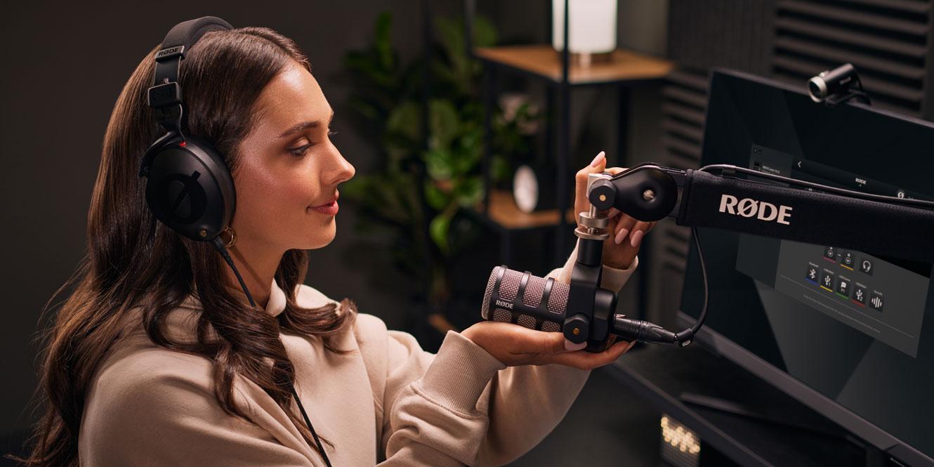 ميكروفون RØDE PodMic للبودكاست والبث المباشر، تصميم أسود ومتين