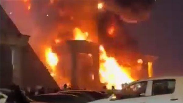 فرق الدفاع المدني السعودي أثناء السيطرة على حريق في منتزه النسيم بموسم الرياض