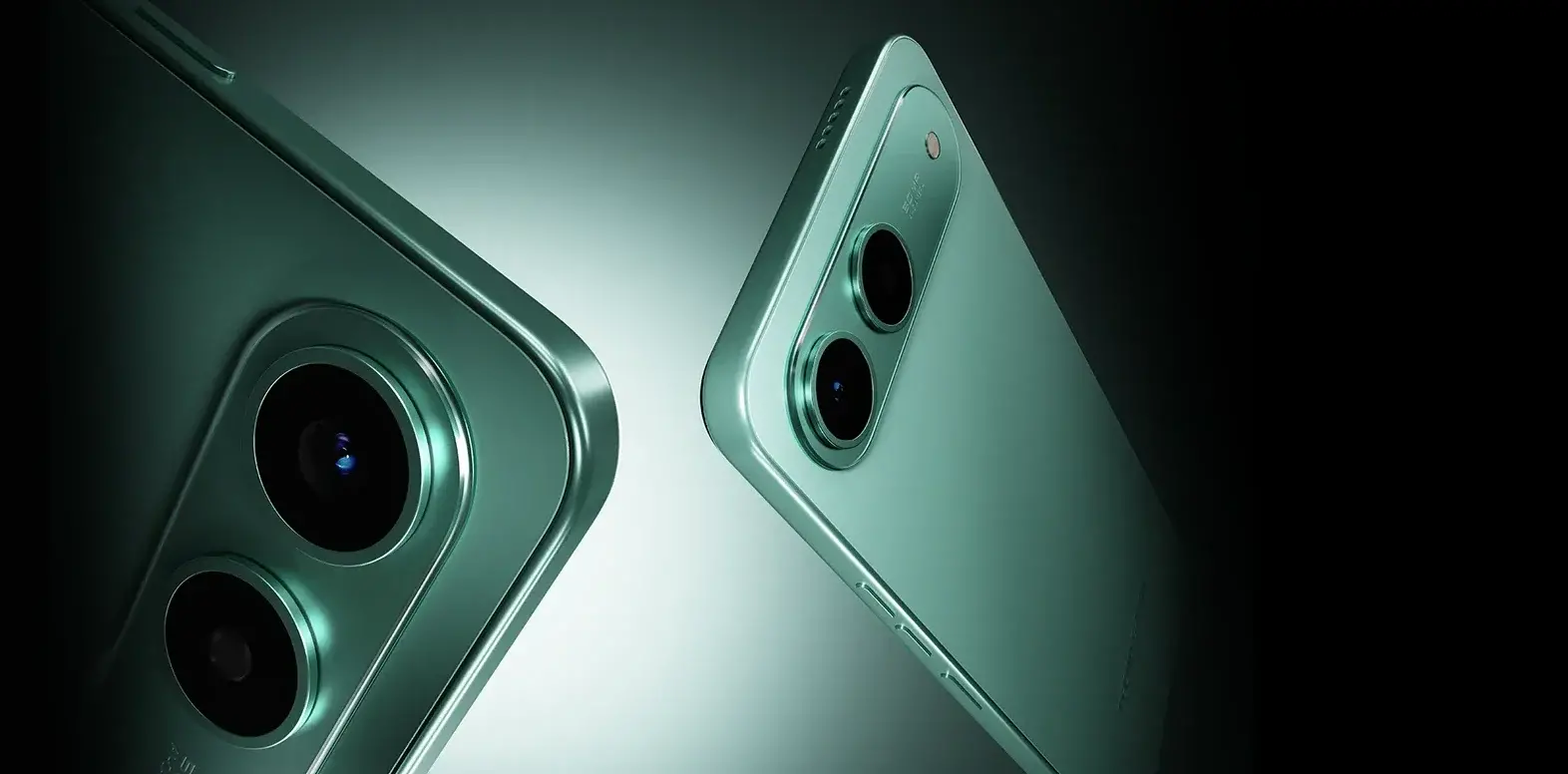 هاتف Tecno Spark Go 5G باللون الأحمر الجديد