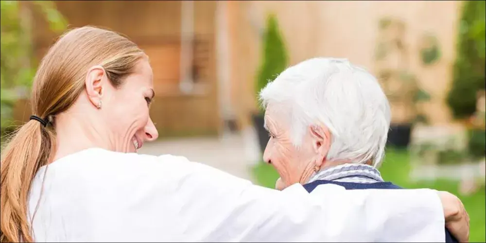 كبار السن يمارسون تمارين عقلية لتحسين الذاكرة