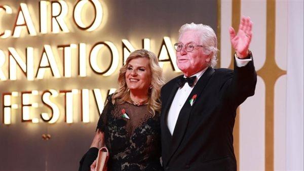 حسين فهمي والسفير الفرنسي على ريد كاربت مهرجان القاهرة