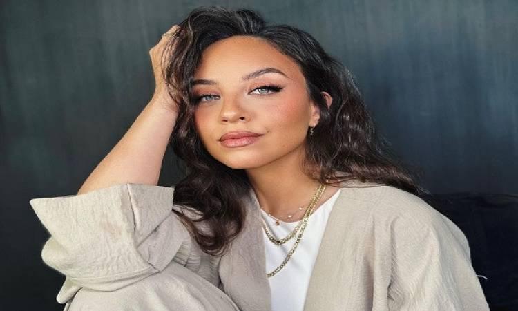 مريم الخشت ومنى زكي خلال تحضيرات مسلسل "طالع نازل"