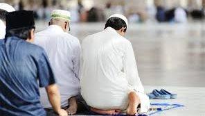 دار الإفتاء توضح حكم صلاة قاطع الرحم