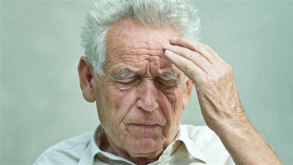 ثلاثة أطعمة يجب الحد منها لتقليل خطر الإصابة بالخرف