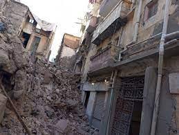 انهيار عقار مأهول بالسكان في شارع الفلكي وسط القاهرة وجهود الإنقاذ مستمرة